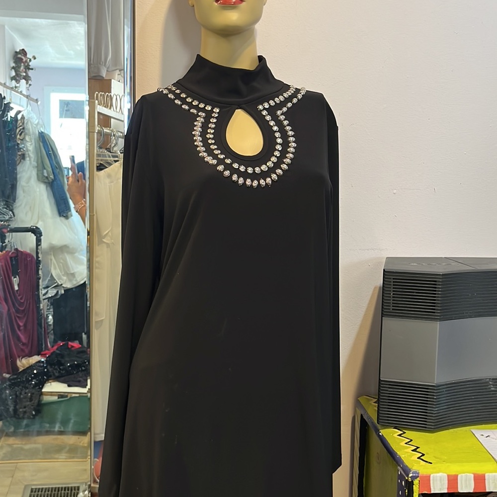 KEYHOLE dress size 14. Fits a 12